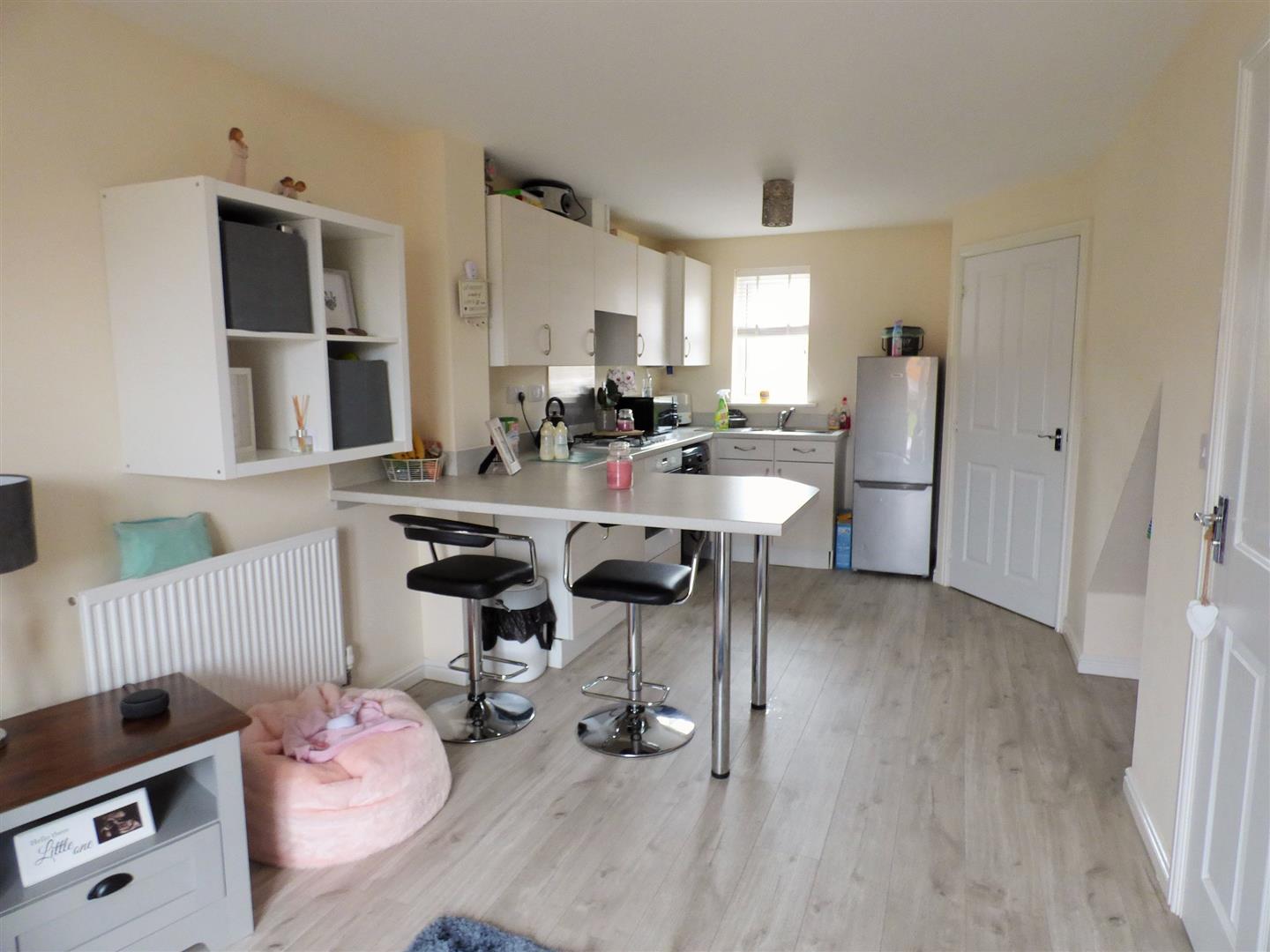 OPEN PLAN LIVING RM/KITCHEN